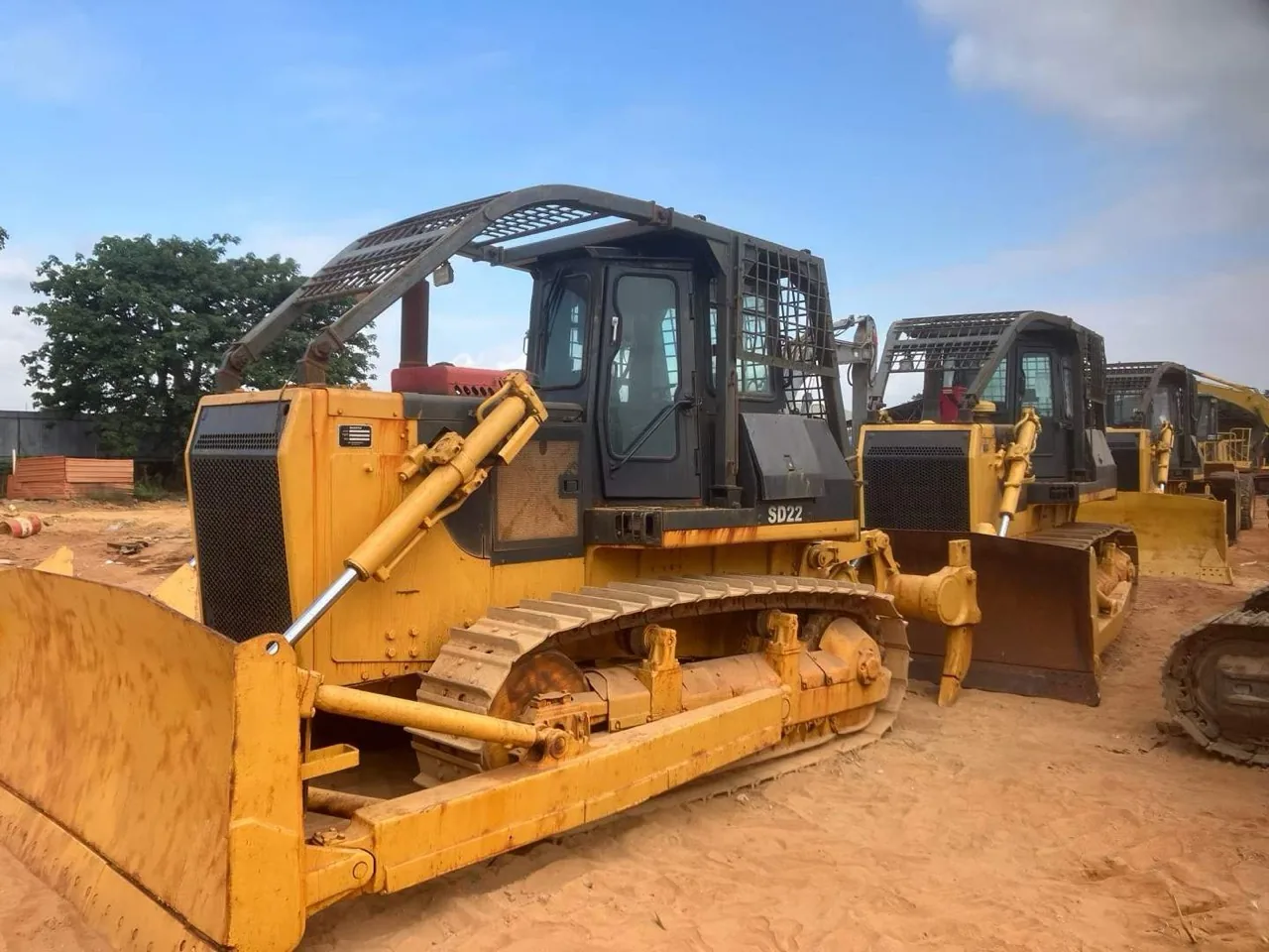 Bulldozer Shantui SD22 disponível para aluguer em Angola